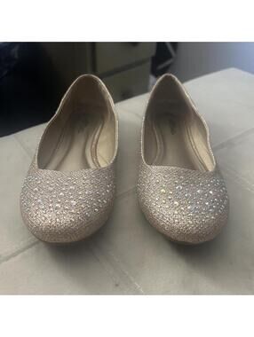 Hot Cakes Silver glitter flats with rhinestone embellishments size 9W